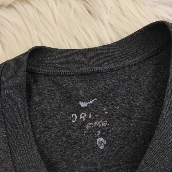🖤SOLD🖤Nike Dri Fit Mens Grey Short Sleeve Shirt - Picture 3 of 6